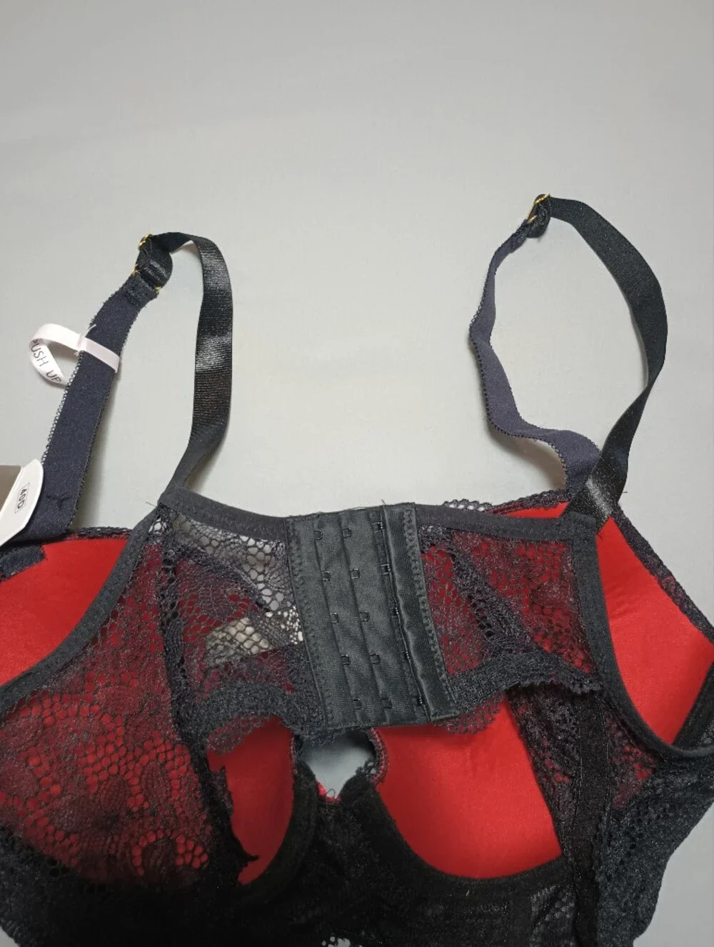 Daisy Fuentes 10% lace 90%
